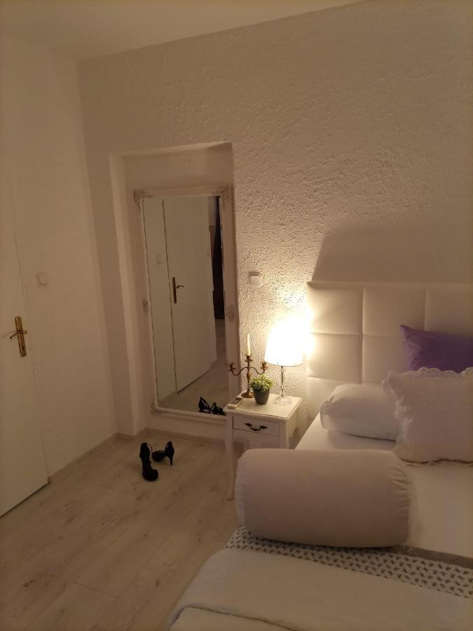 Apartment Jozefina Porec Exterior photo