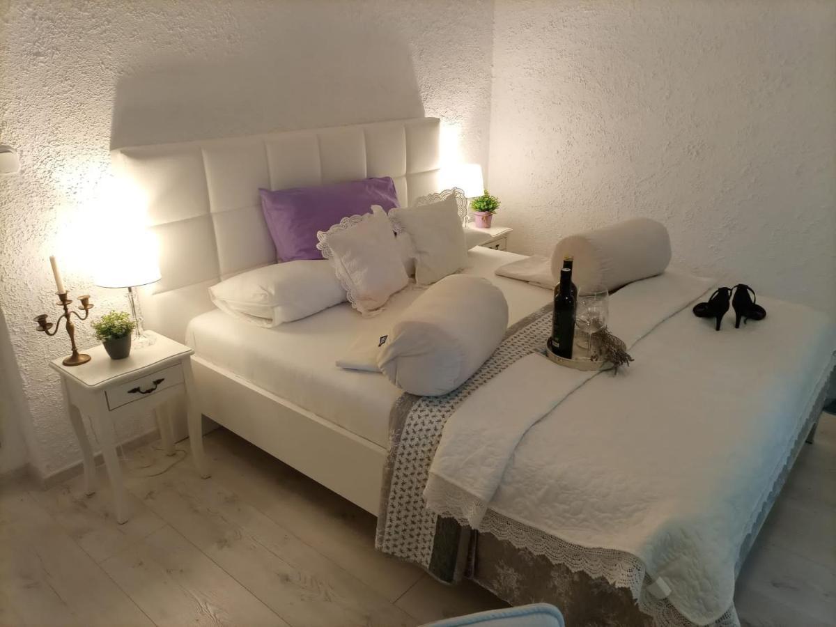 Apartment Jozefina Porec Exterior photo