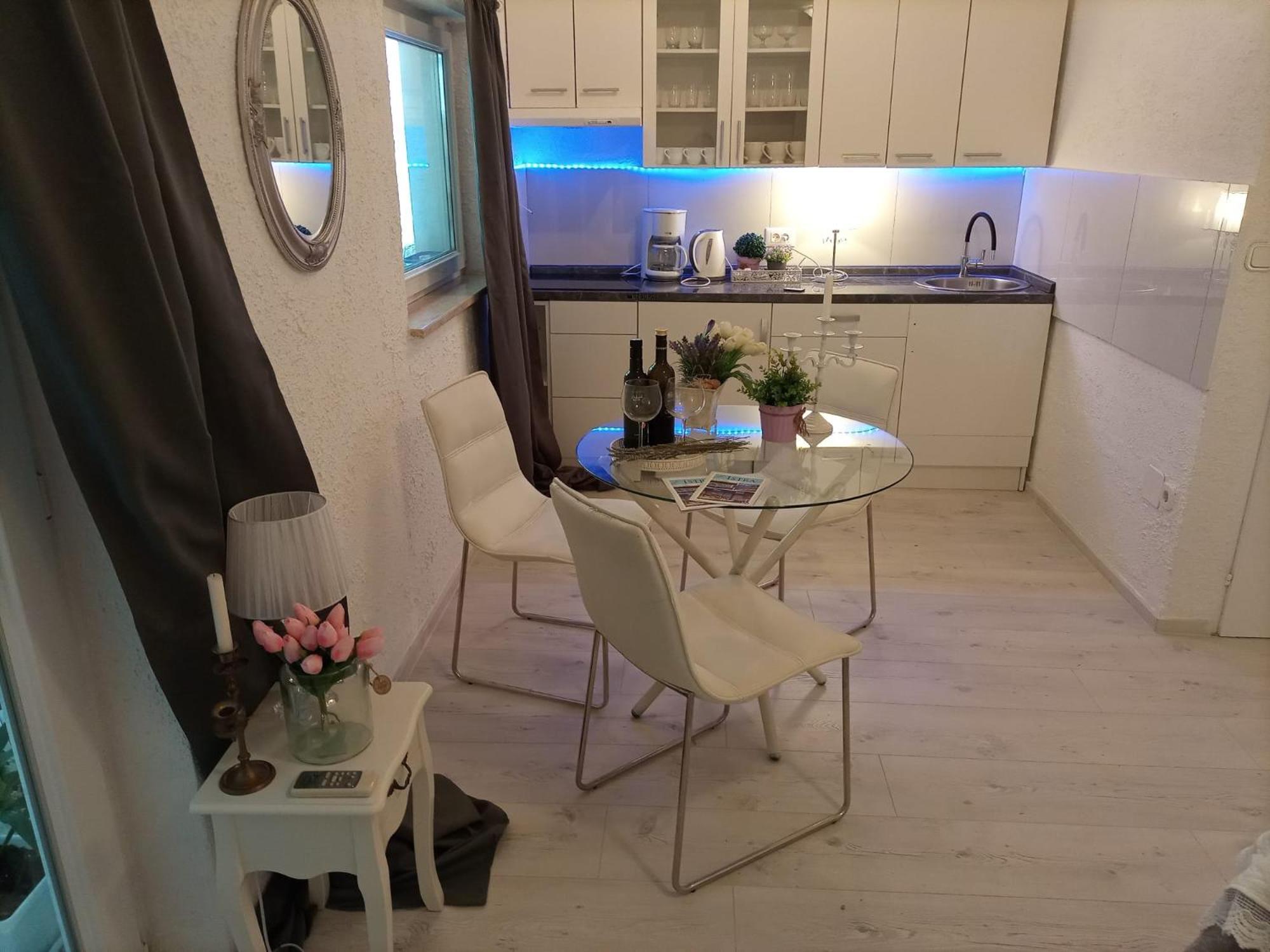 Apartment Jozefina Porec Exterior photo